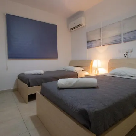 Large Veranda 2br Walk To