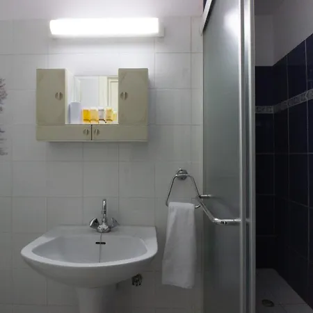 Large Veranda 2br Walk To Σπίτι διακοπών