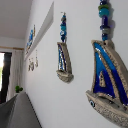 Large Veranda 2br Walk To *