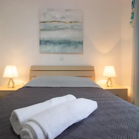 Σπίτι διακοπών Large Veranda 2br Walk To Παραλίμνι