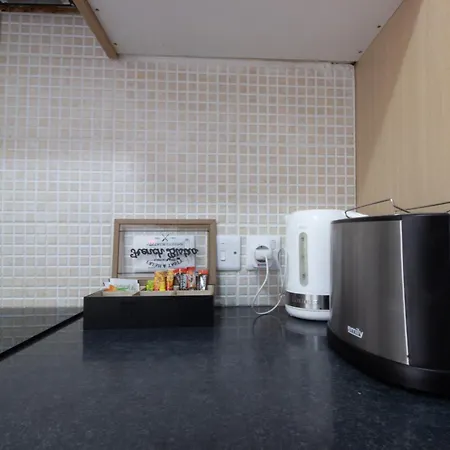 Large Veranda 2br Walk To