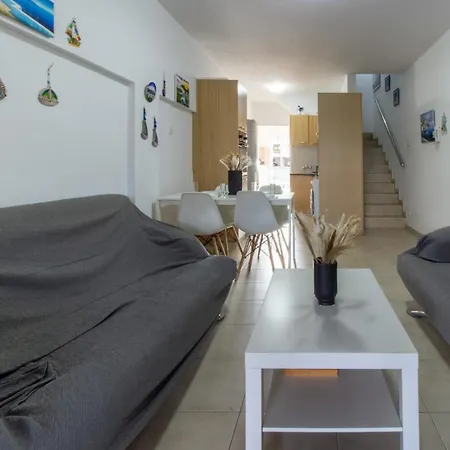 Large Veranda 2br Walk To * Παραλίμνι