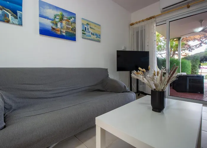 Large Veranda 2br Walk To *