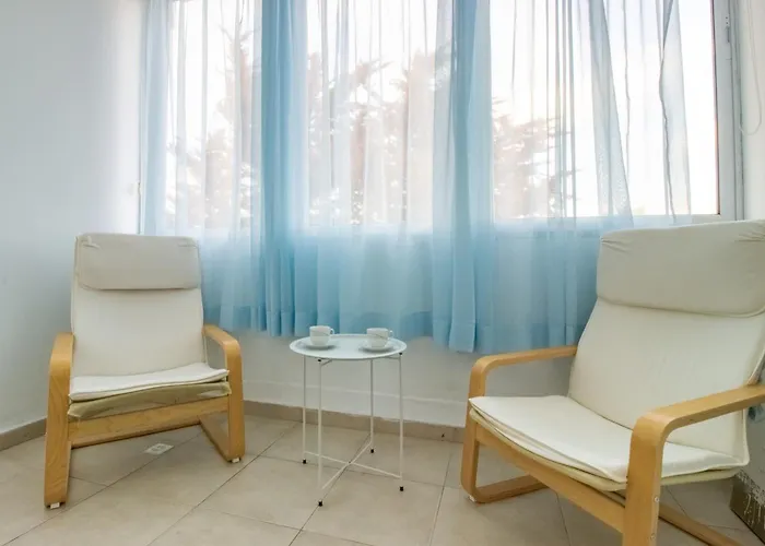 Large Veranda 2br Walk To 펜션 *