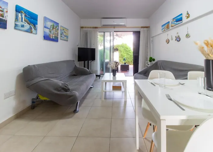 Large Veranda 2br Walk To 펜션 파라림니