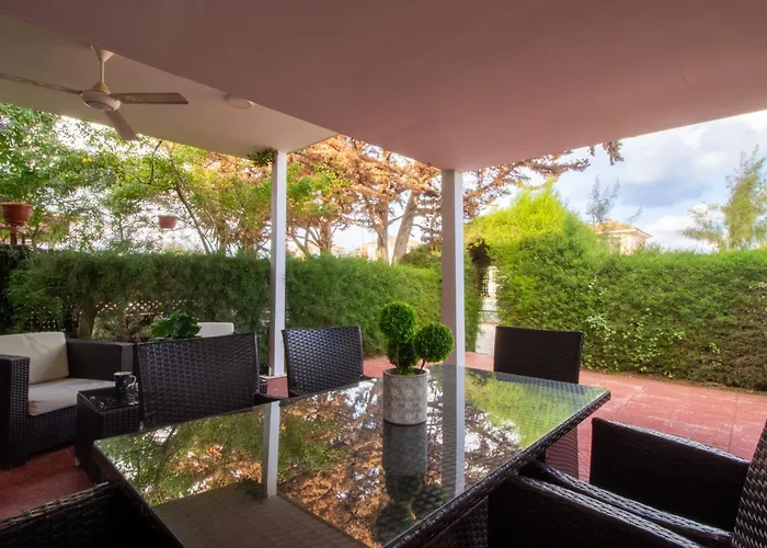 Large Veranda 2br Walk To * 파라림니